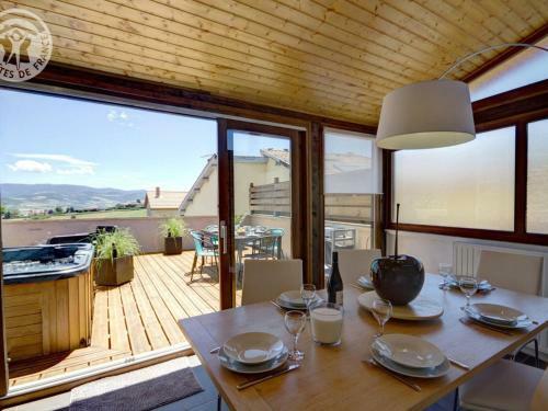 G�te Cellieu, 4 Pi�ces, 6 Personnes - Fr-1-496-8