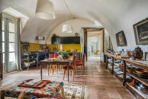 Cazes-mondenard Chateau Sleeps 12 With Pool And Wifi