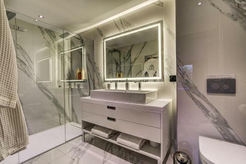 Big Rock Luxury 4/5br/4ba Apartment In Chamonix Centre