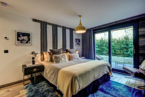Big Rock Luxury 4/5br/4ba Apartment In Chamonix Centre