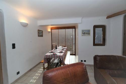 Very Spacious Apartment 140m2 For 8 To 11 People
