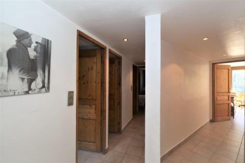 Apartment Ecureuil 200m - Living Room With Fireplace