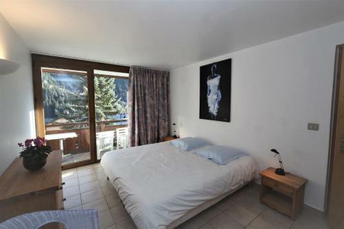 Apartment Ecureuil 200m2 Living Room With Fireplace