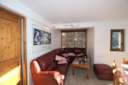 Apartment Ecureuil 200m2 Living Room With Fireplace
