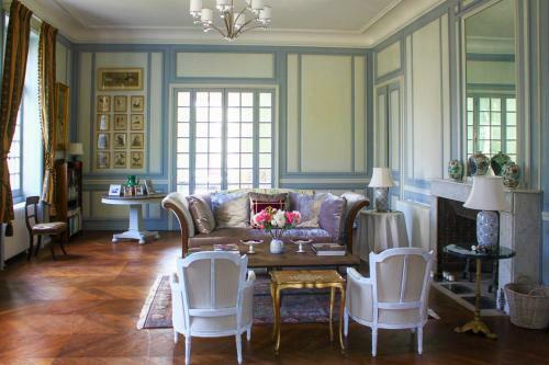 Douville Chateau Sleeps 12 With Pool And Wifi