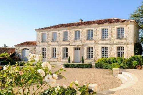 Filouane Chateau Sleeps 16 Pool Wifi