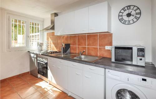 Nice Apartment In Fourques With Wifi And 1 Bedrooms