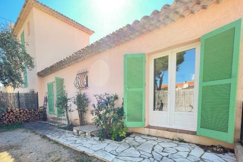 House With Swimming Pool 250m From The Sea