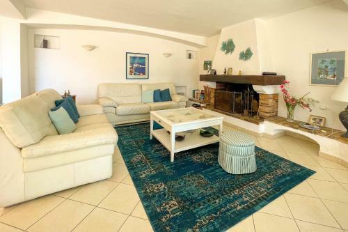 House With Swimming Pool 250m From The Sea