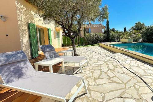 House With Swimming Pool 250m From The Sea