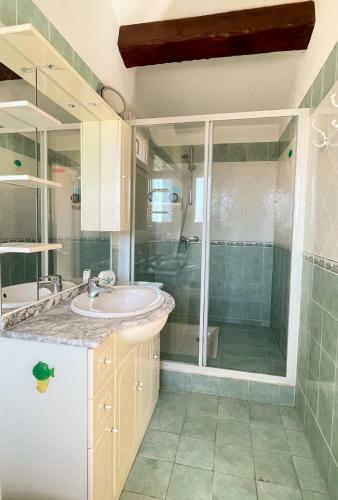 House With Swimming Pool 250m From The Sea