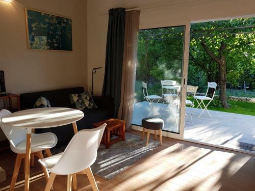 Charmante Maisonnette Ind�pendante � Goult En Luberon