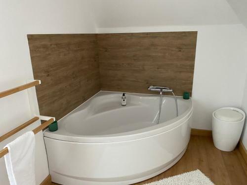 Hostal Le Petit Chateau