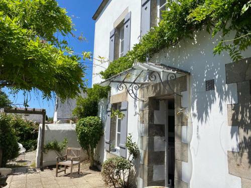 Hostal Le Petit Chateau