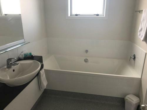 Ambassador Motor Inn