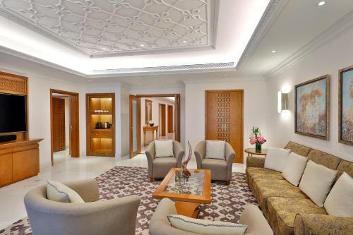 Al Bustan Palace, A Ritz-carlton Hotel