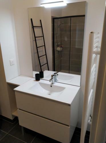 Apartamento Modern Flat With Loggia 15min From The Port