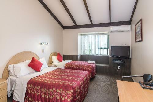 Dupont Motels