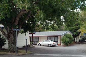 Camellia Court Family Motel