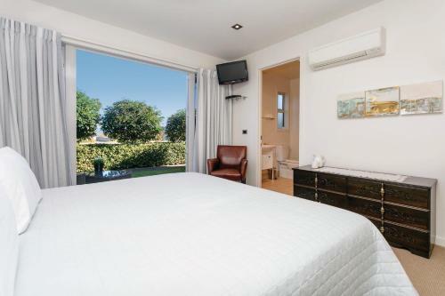 B&B @ Number Ten