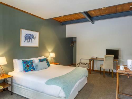 The Narrows Landing Hotel