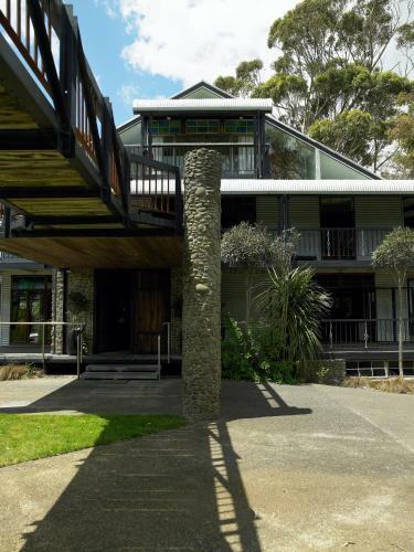 The Narrows Landing Hotel
