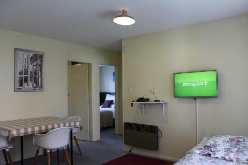 Cedar Lodge Motel