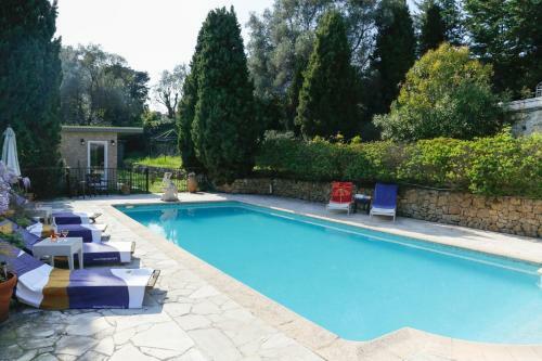 Grand Villa Overlooking Cannes And The Sea.