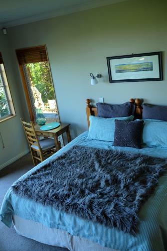 Acacia Bay's Tauhara Sunrise Lodge
