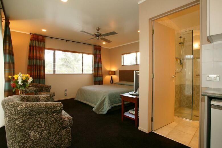 Cornwall Park Motor Inn