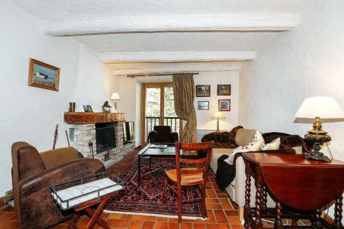 Authentic Apartment Close To Pistes