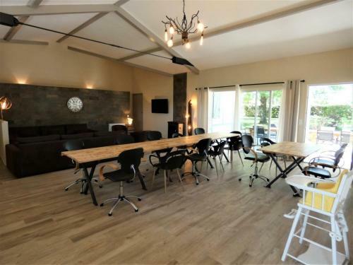G�te L�on, 7 Pi�ces, 15 Personnes - Fr-1-360-481