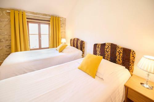 Gites de Charme Au Ch�teau Chavagnac