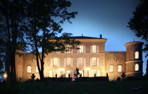 Gites de Charme Au Ch�teau Chavagnac