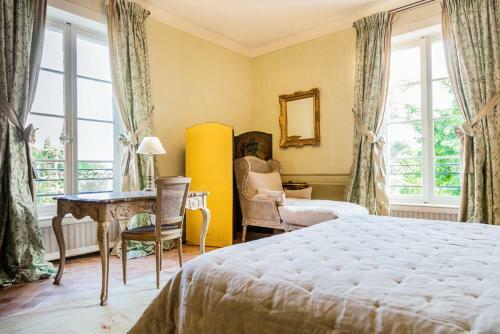 Les Camus Chateau Sleeps 22 Pool Wifi