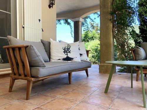 Captivating Villa In Le Plan-de-la-tour With Swimming Pool