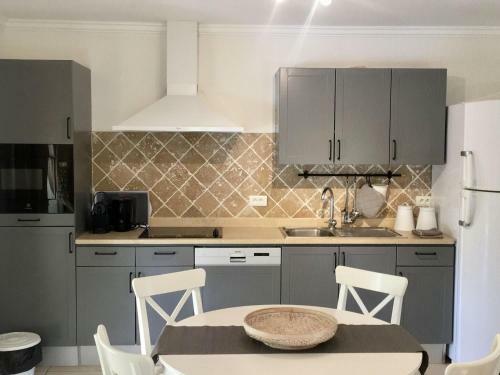 Captivating Villa In Le Plan-de-la-tour With Swimming Pool