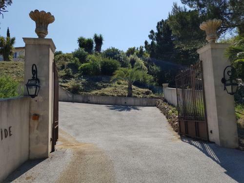 Captivating Villa In Le Plan-de-la-tour With Swimming Pool