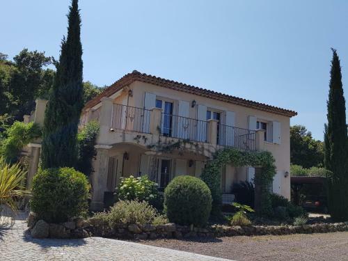 Captivating Villa In Le Plan-de-la-tour With Swimming Pool