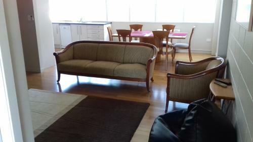 Bed & Breakfast Shooters Saloon
