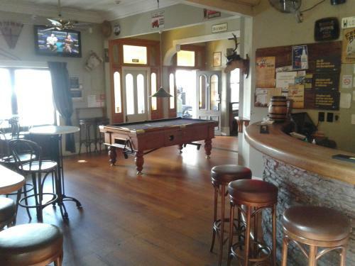 Bed & Breakfast Shooters Saloon