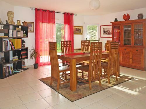 Holiday Home La Maison Aux Ibis - Rhu355