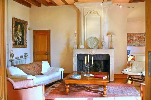 Lombron Chateau Sleeps 18 Pool Air Con Wifi