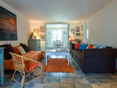 Cosy Apartment In Brittany With Private Garden