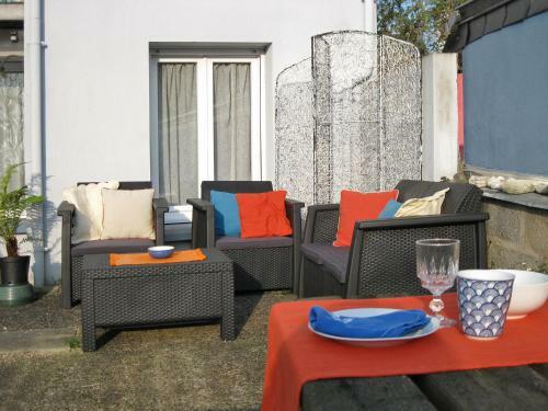 Cosy Apartment In Brittany With Private Garden