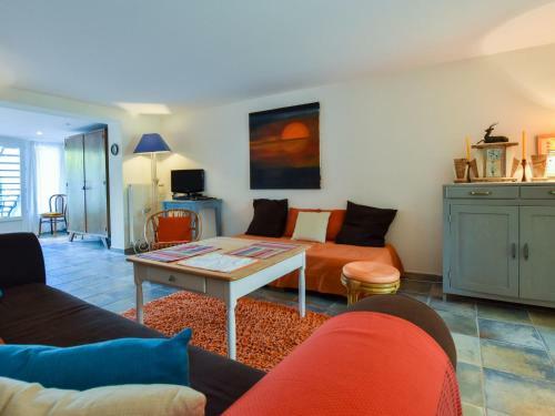 Cosy Apartment In Brittany With Private Garden