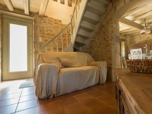 Rustic Holiday Home In Loubejac With Jacuzzi
