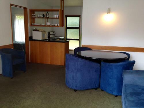 Academy Motor Lodge