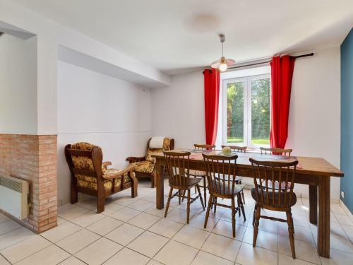 Classic Holiday Home In Maisons Near Sea