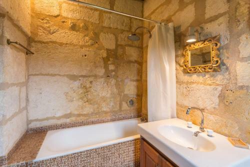 Mauzens-et-miremont Chateau Sleeps 8 Pool Wifi